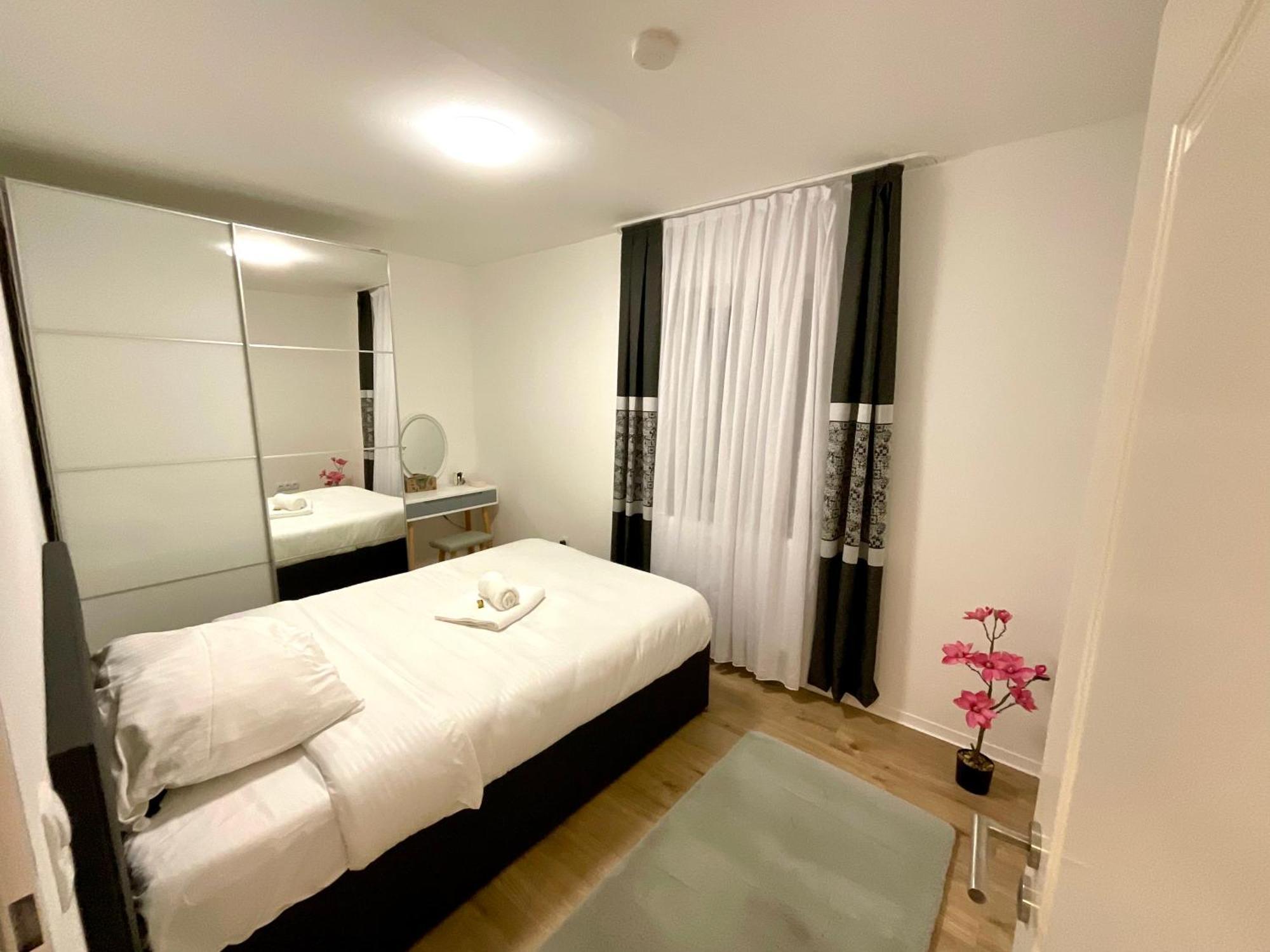 Best Central Apartment - Am Marktplatz - Up To 5 - Next To Frankfurt And Hanau - Coffee And Snacks - Netflix, Prime, Disney Nidderau Bagian luar foto